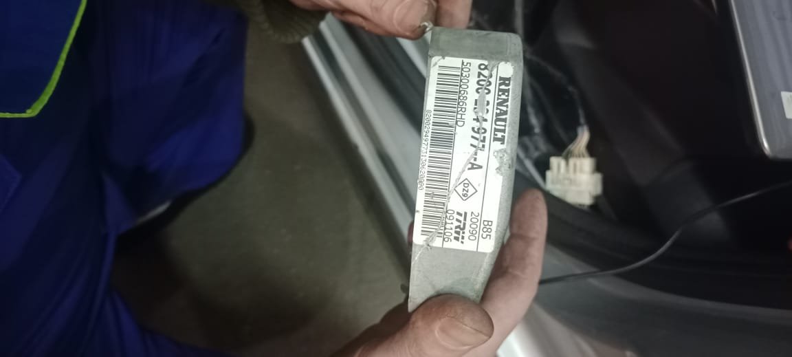 RENAULT CLIO 3 2006г. Замена ЭУР.